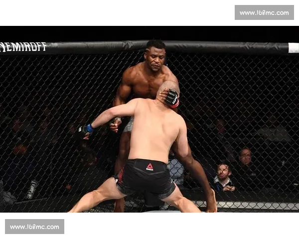 UFC锤子vs凯恩巅峰对决解析力量技术与时代意义历史回顾全景 UFC锤子vs凯恩巅峰对决解析力量技术与时代意义历史回顾全景