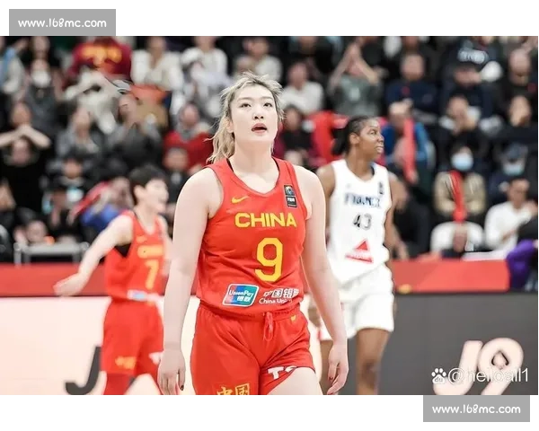 中国女篮鏖战韩国队 展现新赛季实力与团队默契